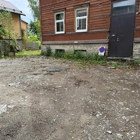 Freshly Renovated Bathroom! Luna Budget Cozy Juhkentali 42 Near Centre Airport Next To The Bus Station