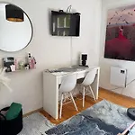 Freshly Renovated Bathroom! Luna Budget Cozy Juhkentali 42 Near Centre Airport Next To The Bus Station Appartement