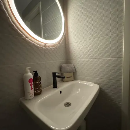 Freshly Renovated Bathroom! Luna Budget Cozy Juhkentali 42 Near Centre Airport Next To The Bus Station Apartmán Tallinn