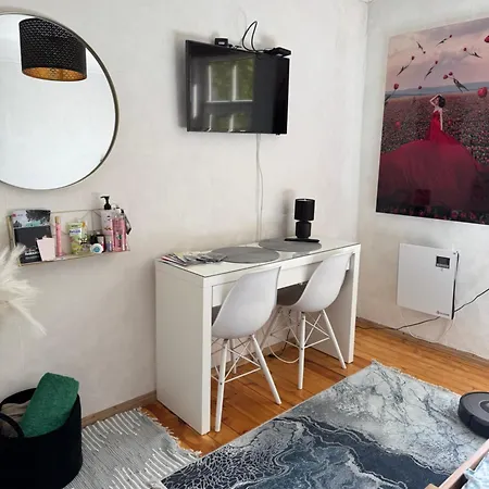 Freshly Renovated Bathroom! Luna Budget Cozy Juhkentali 42 Near Centre Airport Next To The Bus Station Apartmán