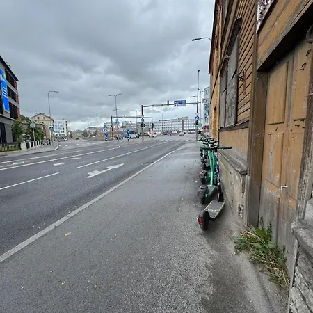 Freshly Renovated Bathroom! Luna Budget Cozy Juhkentali 42 Near Centre Airport Next To The Bus Station Apartamento